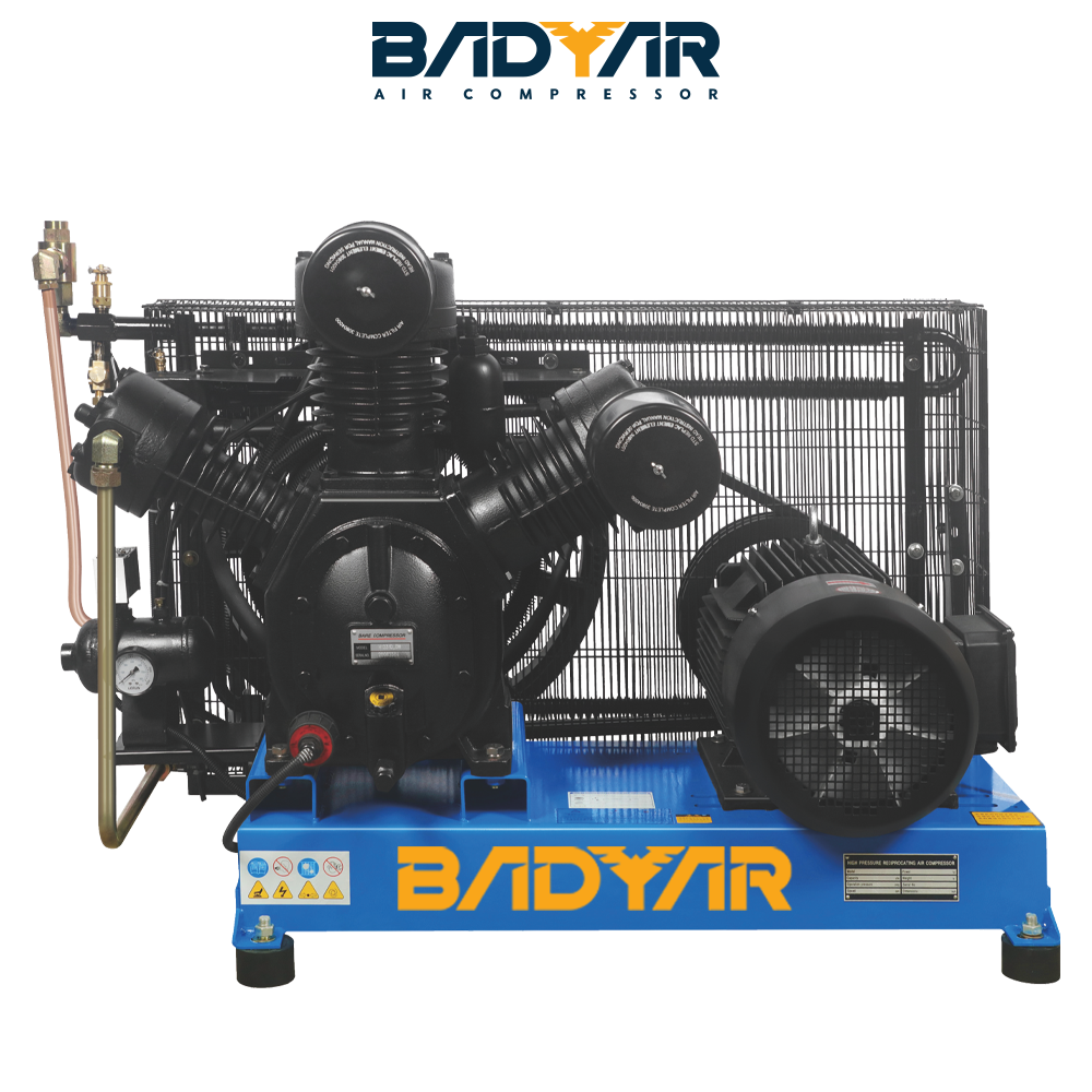 High pressure piston compressor